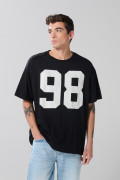 Camiseta oversize negra manga corta con diseños college