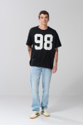 Camiseta oversize negra manga corta con diseños college