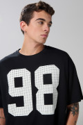 Camiseta oversize negra manga corta con diseños college