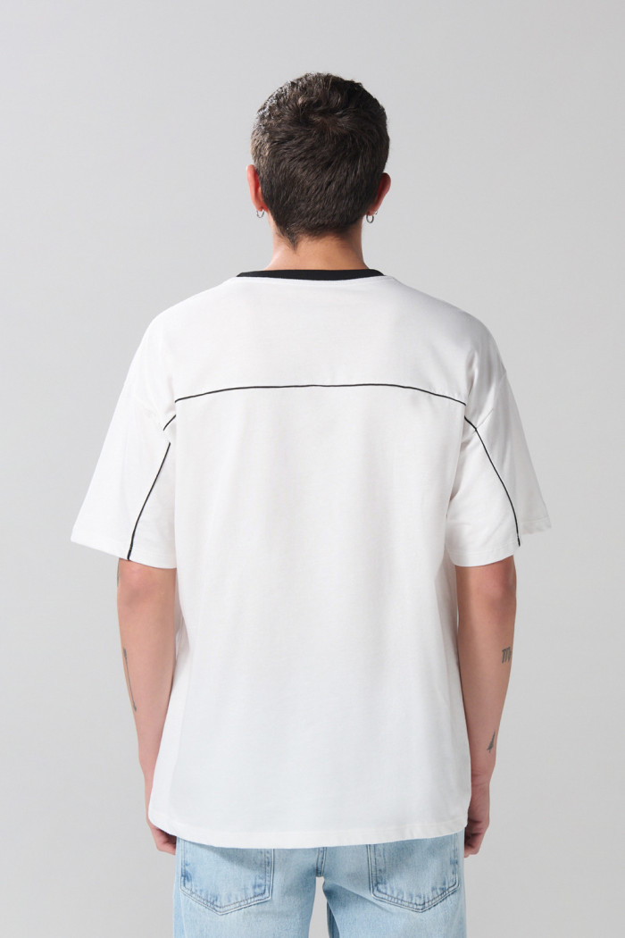 Camiseta manga corta college crema clara oversize