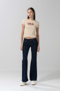 Jean flare azul intenso tiro medio con bota ancha
