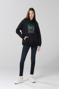 Buzo oversize con capota negro y diseño de Reina Malvada