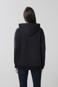 Buzo oversize con capota negro y diseño de Reina Malvada