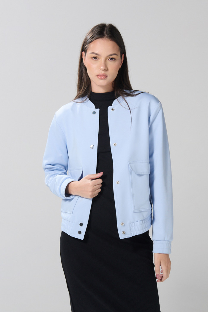 Chaqueta cazadora crop top azul con cuello nerú