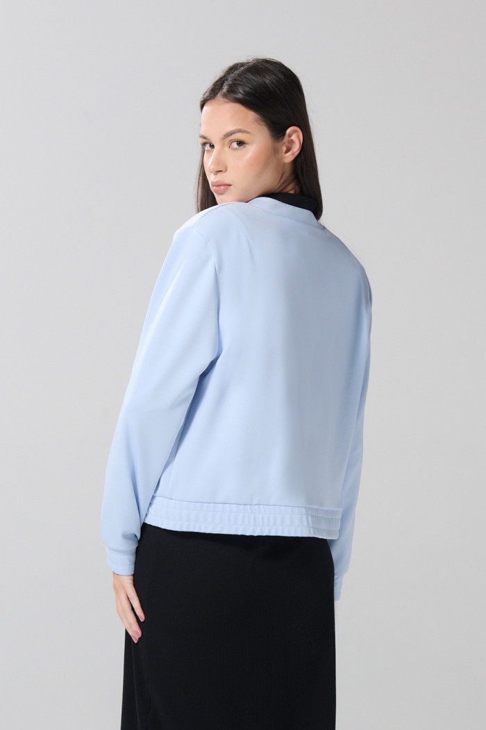 Chaqueta cazadora crop top azul con cuello nerú
