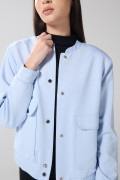 Chaqueta cazadora crop top azul con cuello nerú