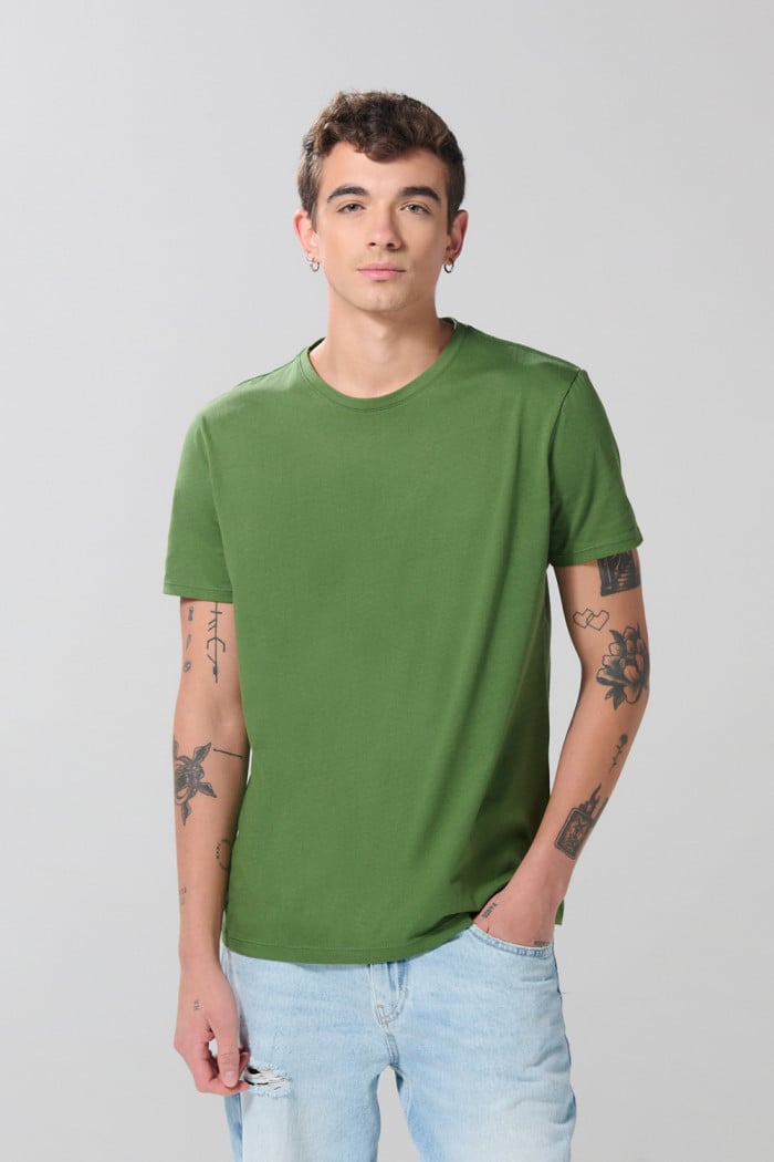 Camiseta verde oscura en algodón con cuello redondo