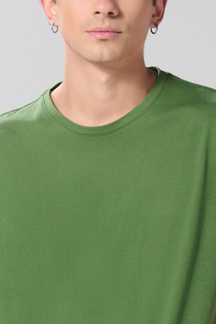 Camiseta verde oscura en algodón con cuello redondo