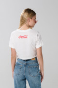 Camiseta crema clara crop top con arte de Coca-Cola
