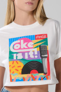 Camiseta crema clara crop top con arte de Coca-Cola