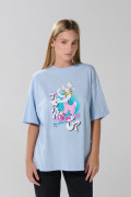 Camiseta oversize azul clara manga corta con diseño de Daisy