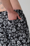 Bermuda playera negra con estampados y tiro bajo
