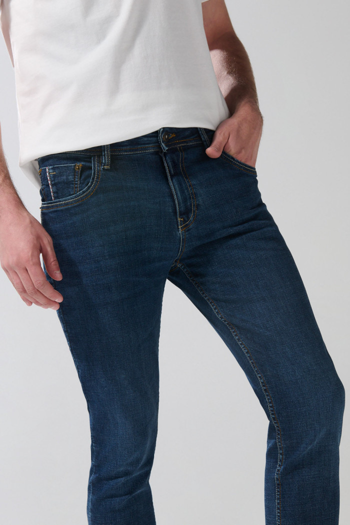 Jean skinny tiro bajo ceñido azul oscuro con bolsillos