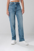 Jean 90´S azul claro tiro alto con bolsillos y bota recta