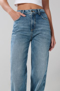 Jean 90´S azul claro tiro alto con bolsillos y bota recta