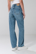 Jean 90´S azul claro tiro alto con bolsillos y bota recta