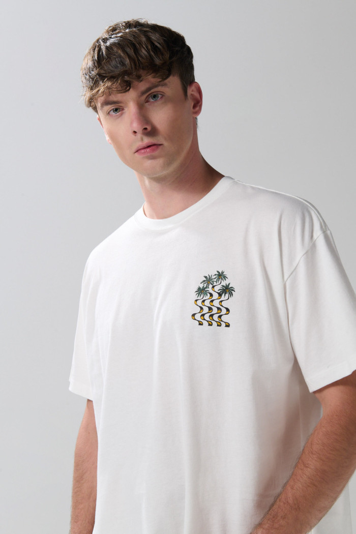 Camiseta manga corta oversize crema con diseños de playa