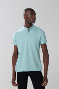 Camiseta polo cuello nerú unicolor con manga corta