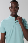 Camiseta polo cuello nerú unicolor con manga corta