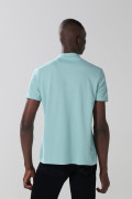 Camiseta polo cuello nerú unicolor con manga corta