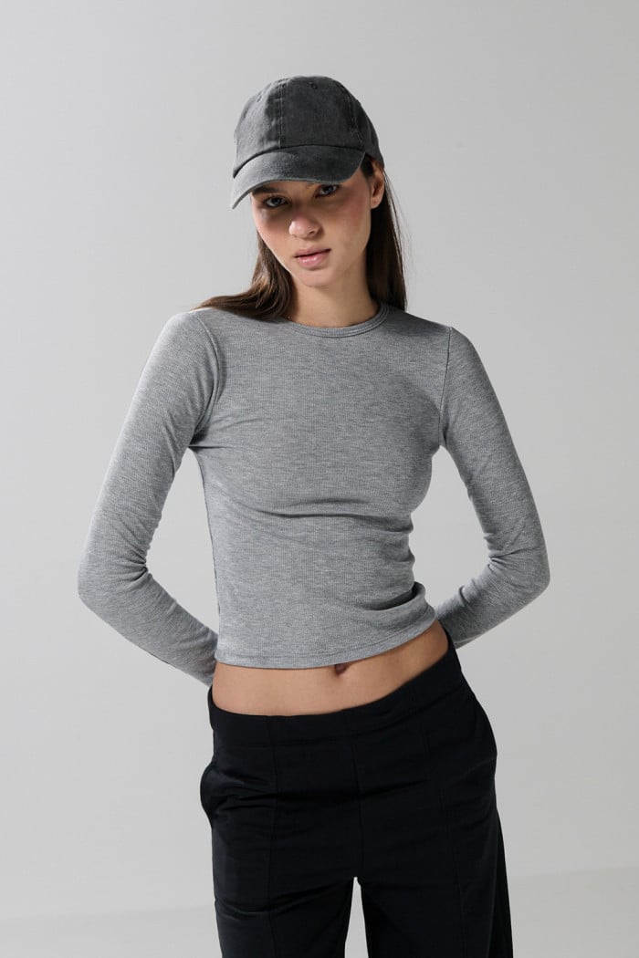 Camiseta ajustada unicolor manga larga con cuello redondo