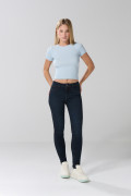 Jean push up azul intenso con realce y tiro alto