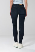 Jean push up azul intenso con realce y tiro alto