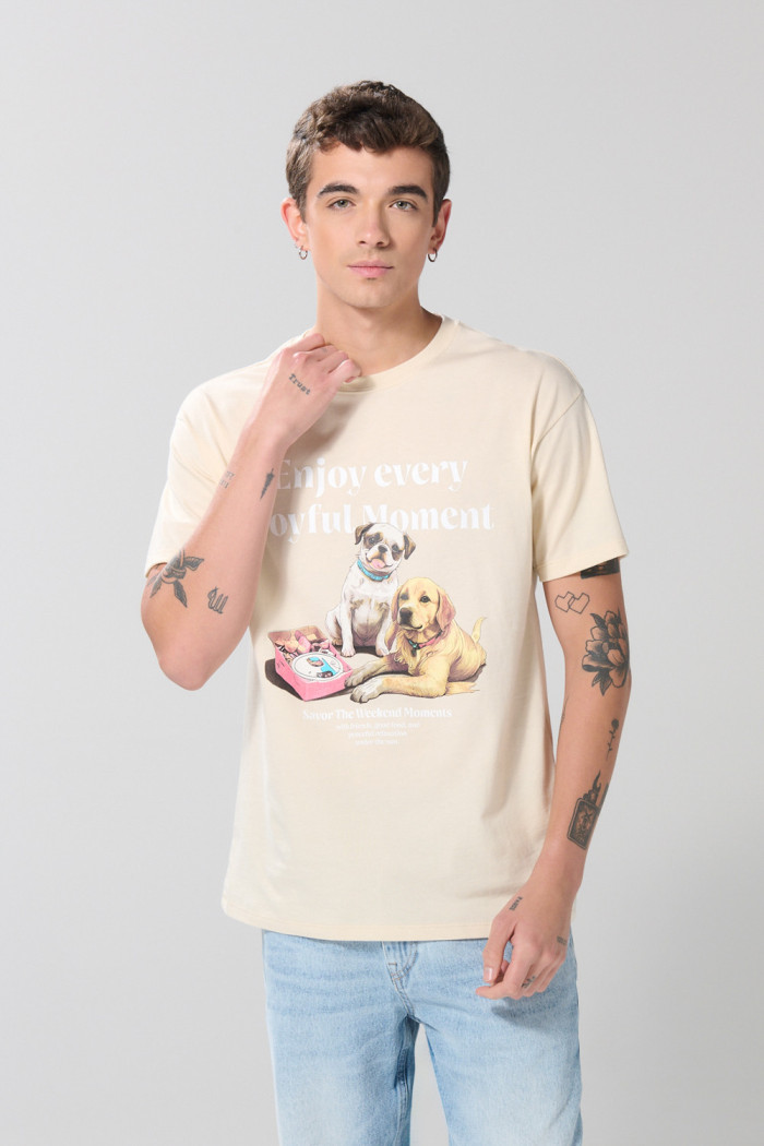 Camiseta unicolor cuello redondo con diseño de perrito