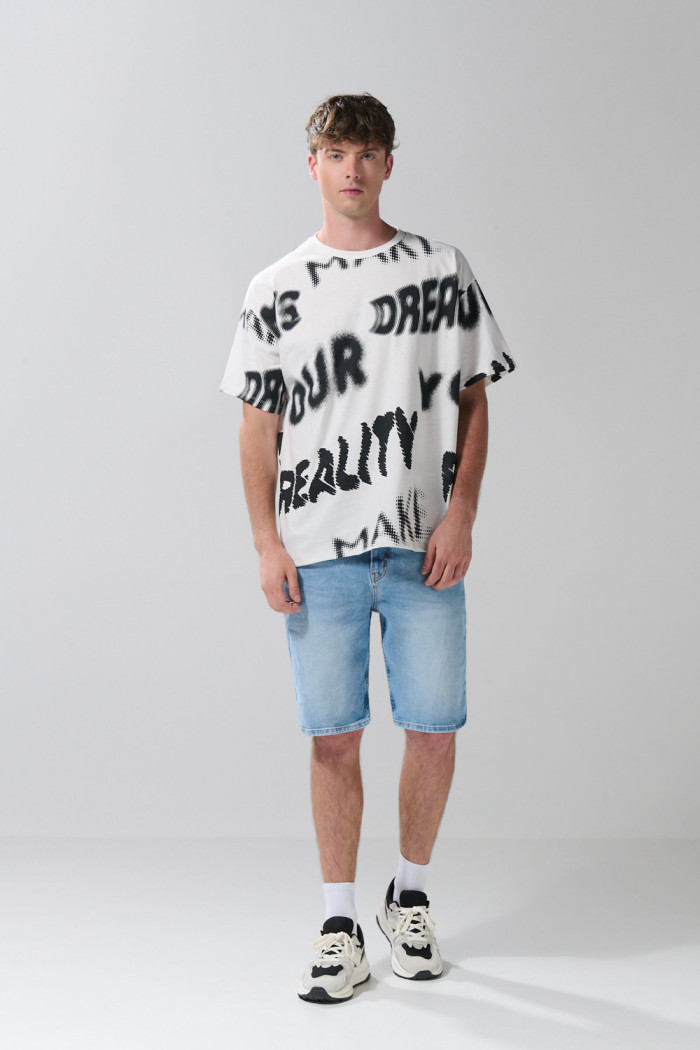 Camiseta oversize con unicolor manga corta con textos