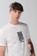 Camiseta crema con diseños de playa y manga corta