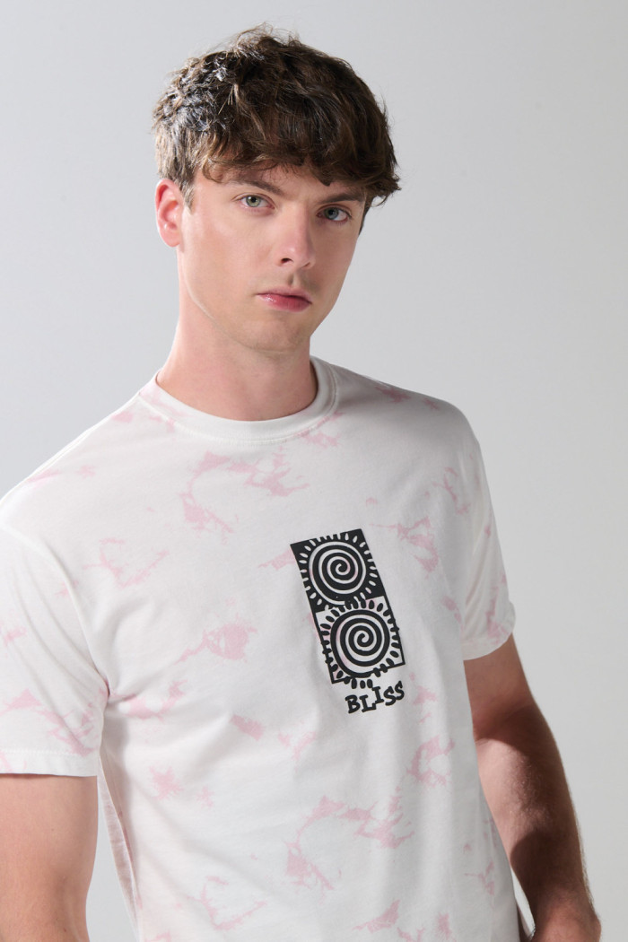 Camiseta crema con diseños de playa y manga corta