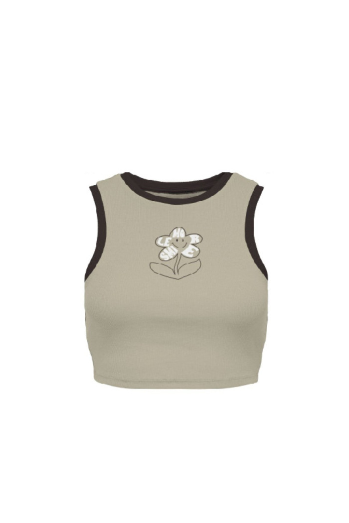 Camiseta manga sisa kaki con diseño de flor y contrastes