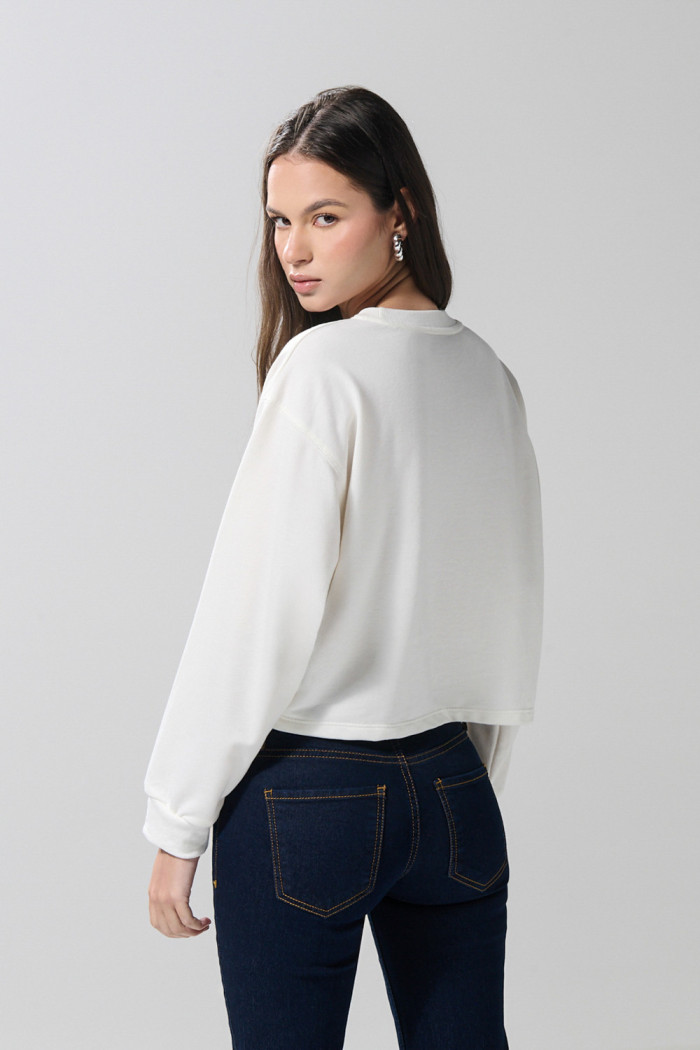 Buzo crema claro crop top con diseño college de París
