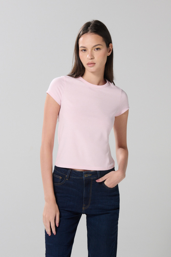 Camiseta unicolor con cuello redondo y ajuste ceñido