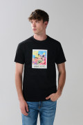 Camiseta negra con arte de Plaza Sésamo y cuello redondo
