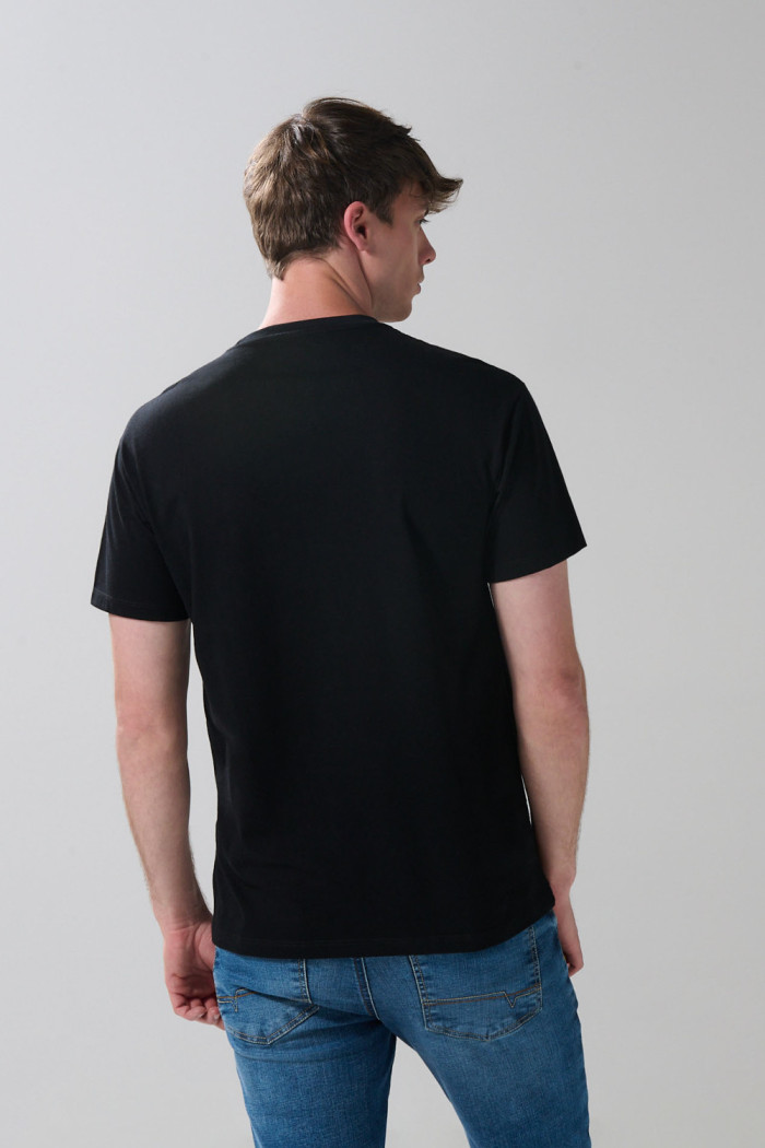 Camiseta negra con arte de Plaza Sésamo y cuello redondo
