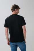 Camiseta negra con arte de Plaza Sésamo y cuello redondo
