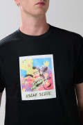 Camiseta negra con arte de Plaza Sésamo y cuello redondo
