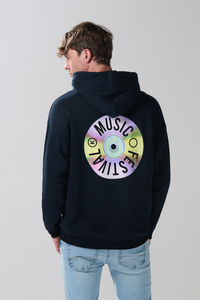 Buzo azul oversize con capota y diseños de disco