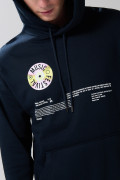 Buzo azul oversize con capota y diseños de disco