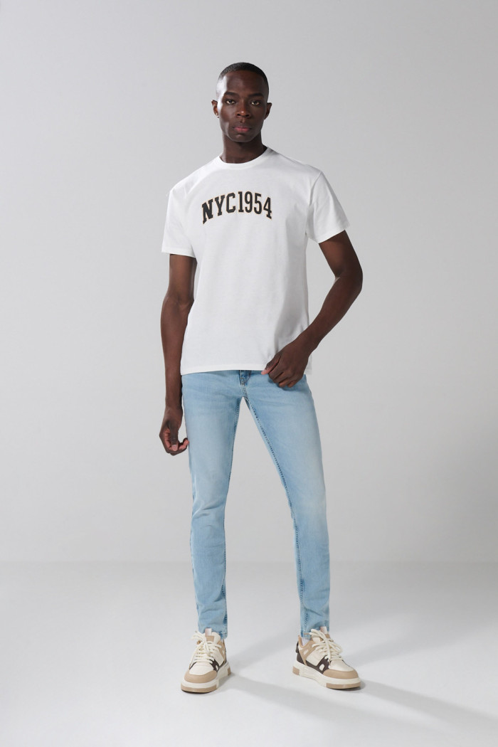 Camiseta crema clara en algodón manga corta college