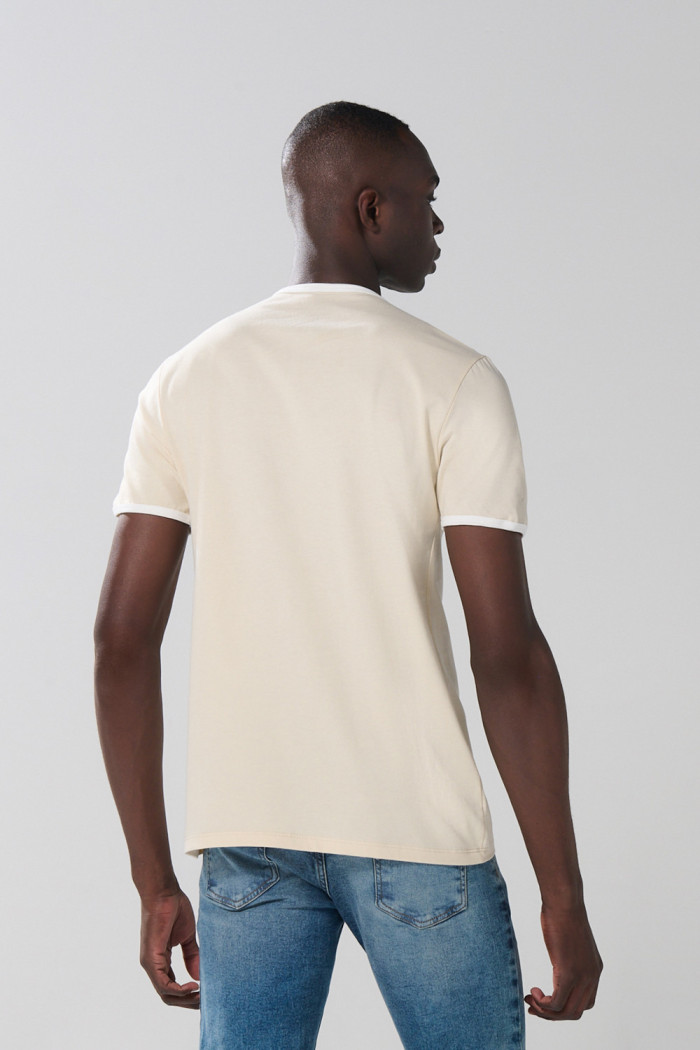 Camiseta college kaki con contrastes y manga corta