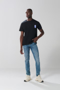 Camiseta negra cuello redondo con arte de South Park
