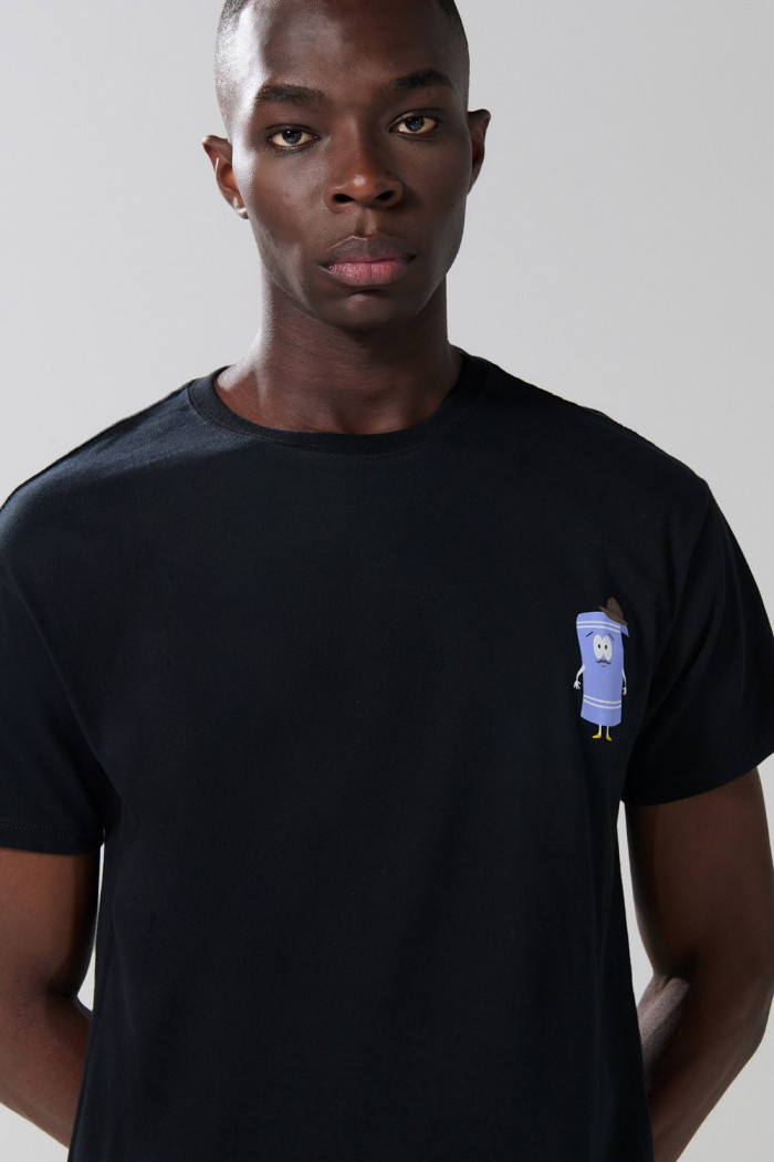 Camiseta negra cuello redondo con arte de South Park
