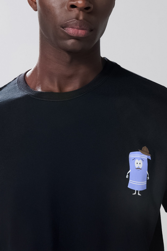 Camiseta negra cuello redondo con arte de South Park
