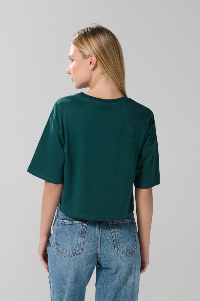 Camiseta oversize verde crop top con diseño college
