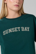 Camiseta oversize verde crop top con diseño college