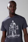 Camiseta gris intensa manga corta con arte de God of War
