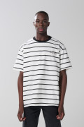 Camiseta oversize crema a rayas manga corta con texto