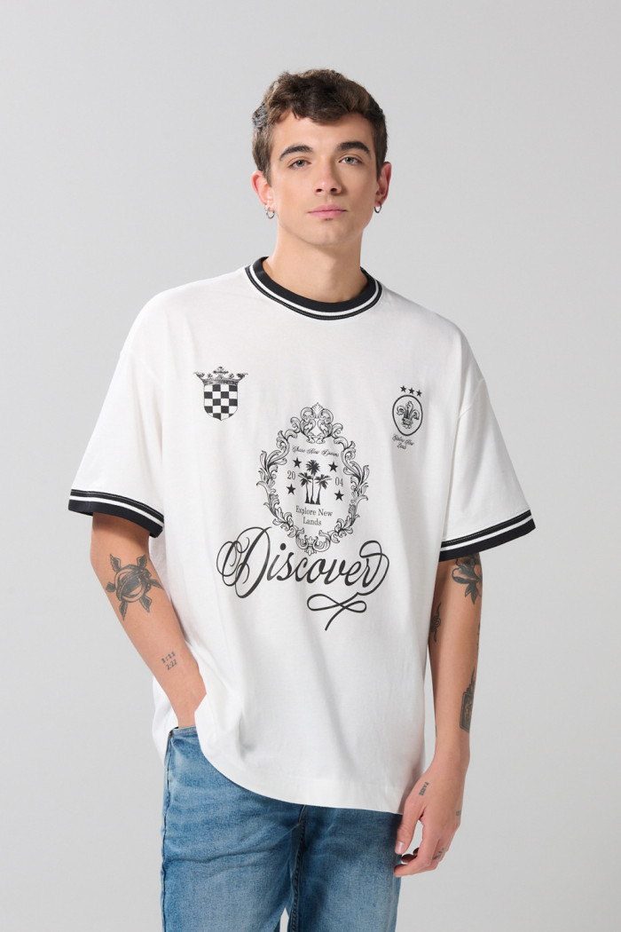 Camiseta oversize crema clara estampada con manga corta